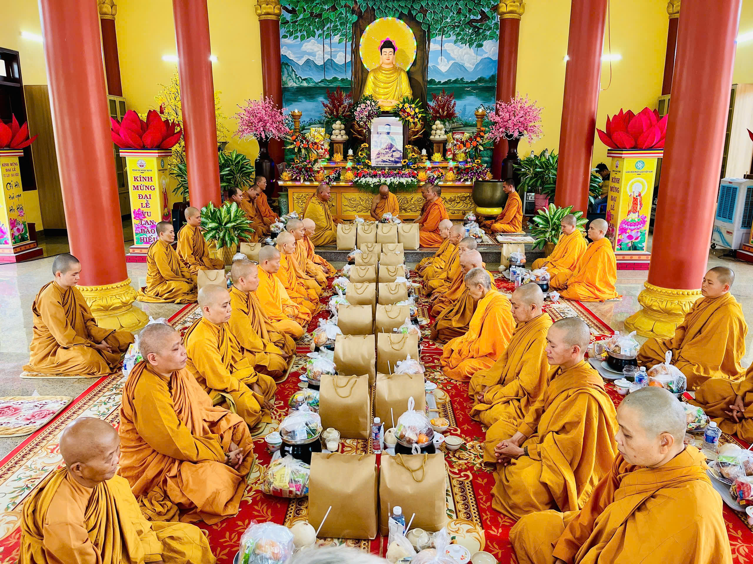 Quy Nhơn Tây: Tịnh xá Ngọc Định trang nghiêm tưởng niệm Đức Tổ sư Minh Đăng Quang vắng bóng lần thứ 72